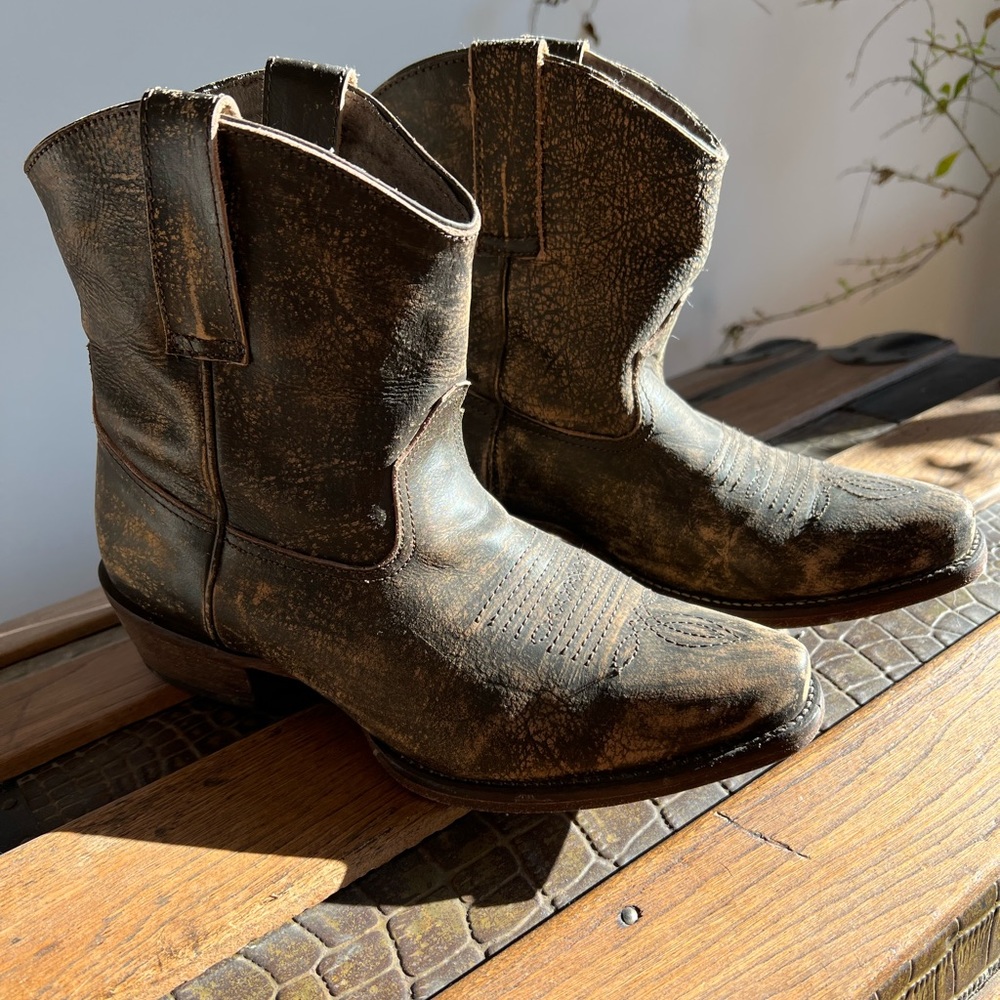 Women’s Distressed Roper Boots - size 6.5